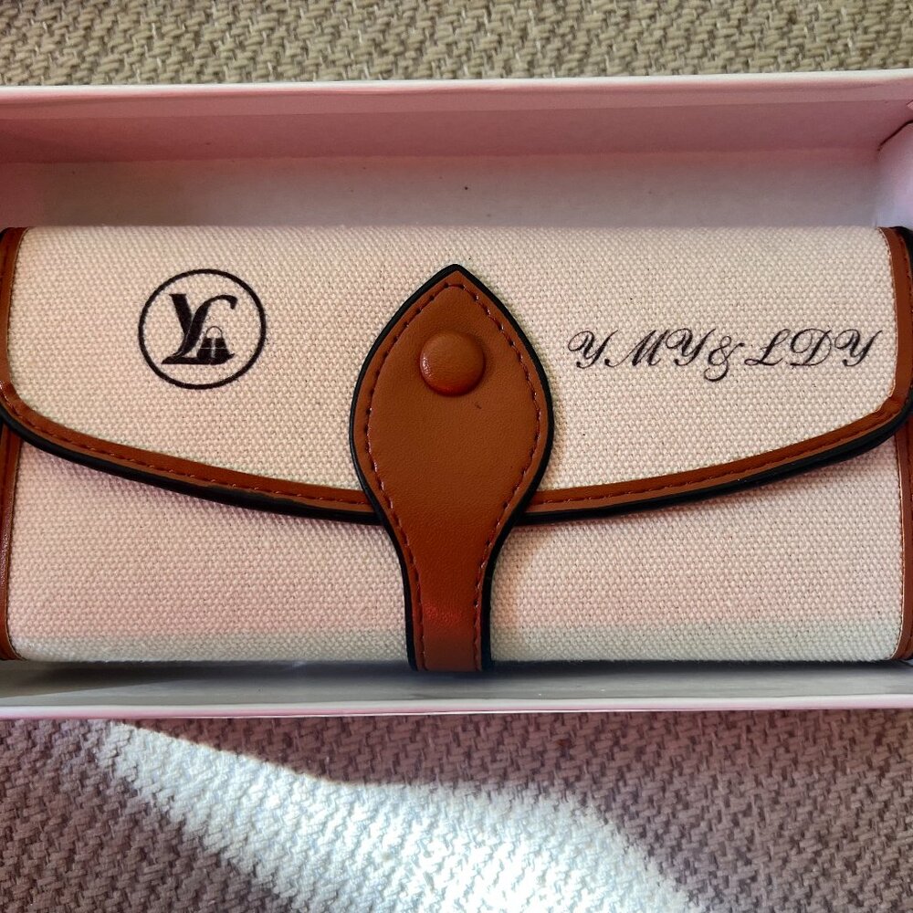 Womens Wallet White Broadcloth w/Additional Credit Card Insert MYM & LDY
